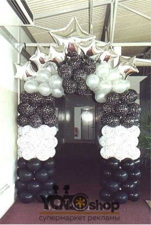 Блочная арка из воздушных шаров с короной