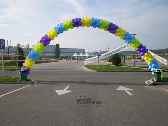 картинка Блочная арка из гелиевых воздушных шаров от супермаркета Рекламы+